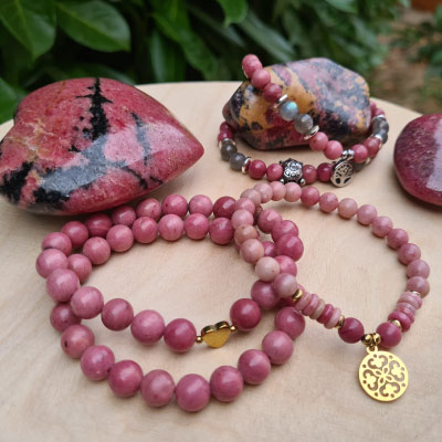 bracelet-pierre-rhodonite Améliorer la gestion de vos émotions avec un bracelet en pierre de Rhodonite
